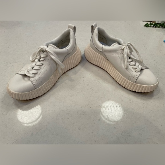 Dolce Vita White Sneakers - Picture 4 of 7